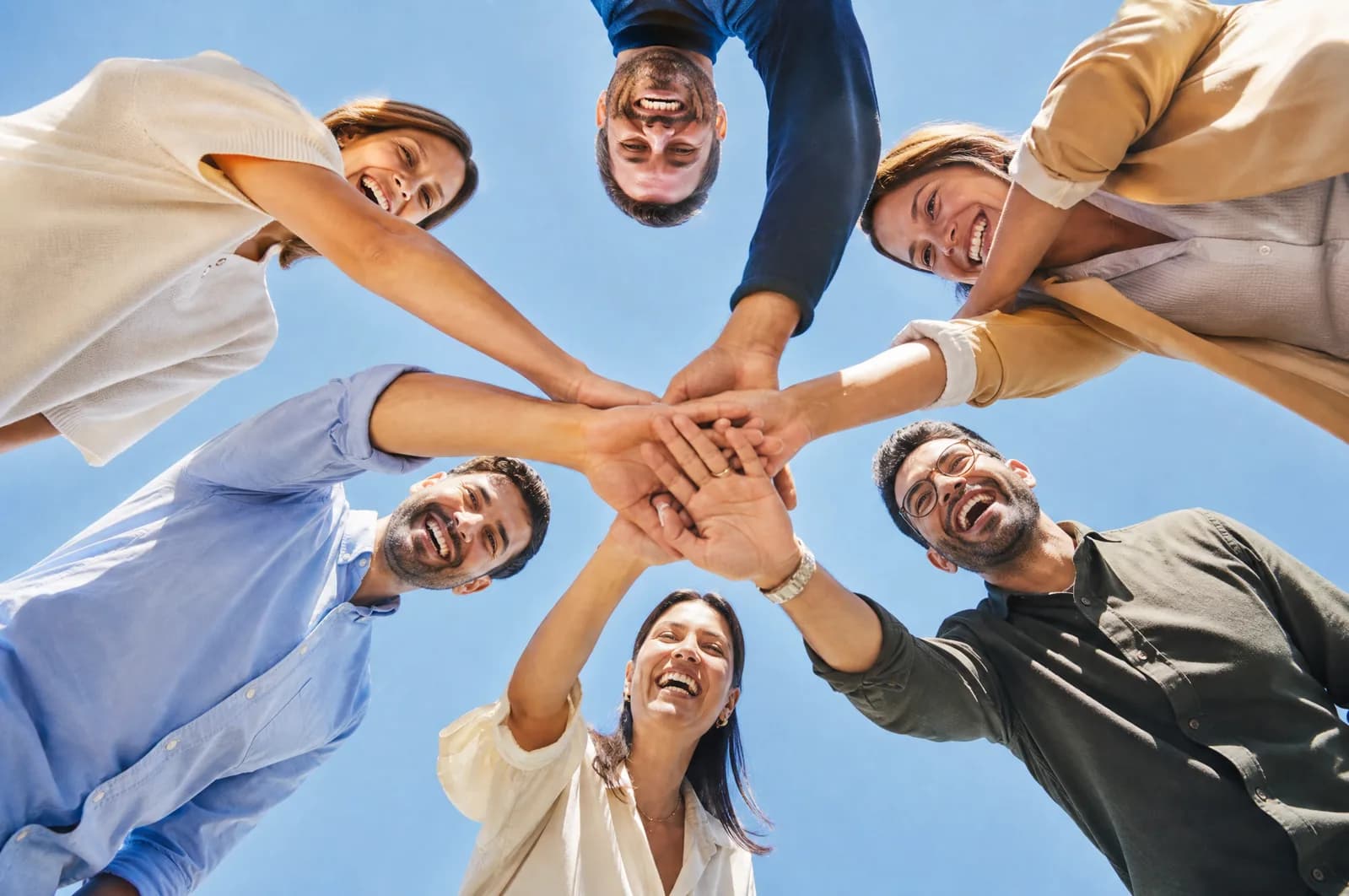 Équipe réunie lors d’un team building